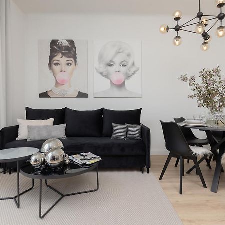 Fashionable City Center Apartment By Noclegi Renters Варшава Екстер'єр фото